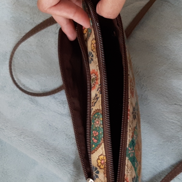 Floral patterned purse - Picture 5 of 5